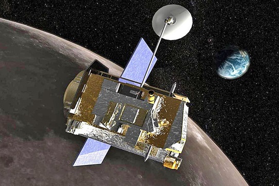 Gambar 2. Ilustrasi satelit LRO (Lunar Reconaissance Orbiter) saat bekerja di orbit Bulan dengan Bumi di latar belakang. Sumber: NASA, 2010. 