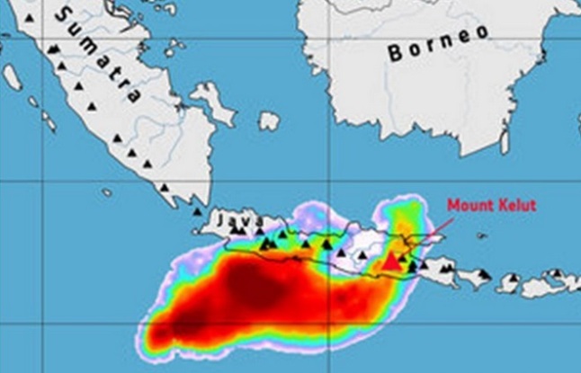 Gambar 9. Distribusi gas belerang (SO2) produk Letusan Kelud 2014 seperti direkam oleh satelit MetOp-A dan MetOp-B milik ESA (European Space Agency) hingga 14 Februari 2014. Seperti halnya distribusi debu vulkaniknya, gas belerang pun lebih dominan mengarah ke barat daya, menjauhi daratan pulau Jawa. Sumber: ESA, 2014. 