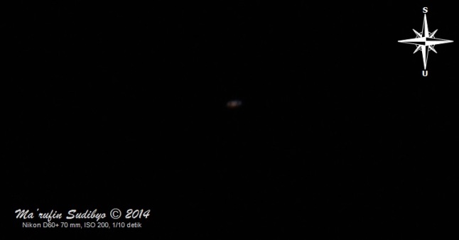 Gambar 6. Planet Saturnus, empat jam setelah terbenamnya Matahari pada 4 Agustus 2014. Diabadikan sendirian tanpa menyertakan Bulan yang ada didekatnya. Sumber: Sudibyo, 2014. 